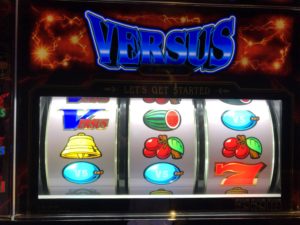 Versus ビッグ中のv揃いで設定示唆 中段揃いなら56確定 人生半分 パチスロ大好きサラリーマンの小言2